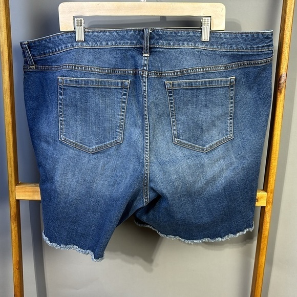 Torrid denim distressed blue Jean shorts. Size 26. EUC. - Picture 2 of 5